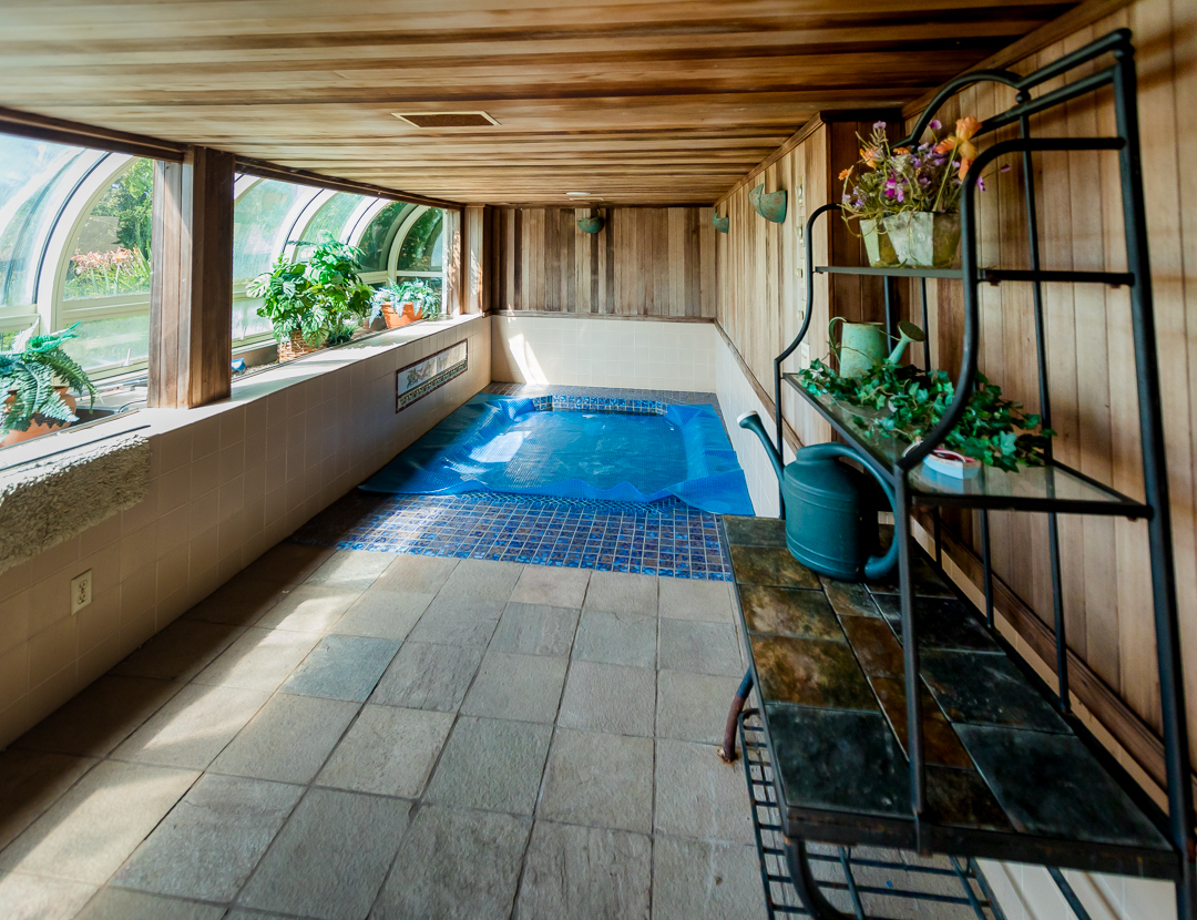 Indoor spa lakebay Washington vacation rental